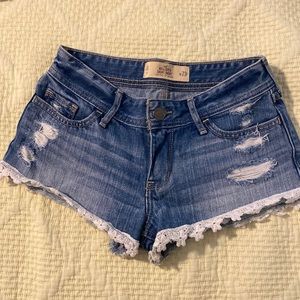 Hollister jean shorts size 00